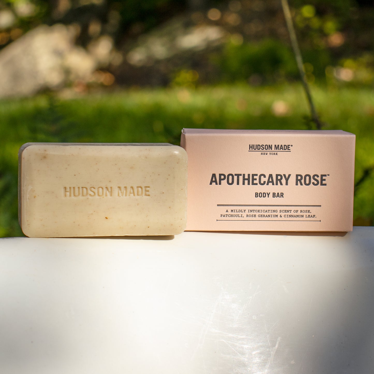 The distinctive and natural fragrance strikes the perfect balance between masculine and feminine with mildly intoxicating rose, geranium, cinnamon leaf and patchouli mildly scented and highly moisturizing and ideal for both face and body to improve skin texture and maintain a healthy, youthful complexion.