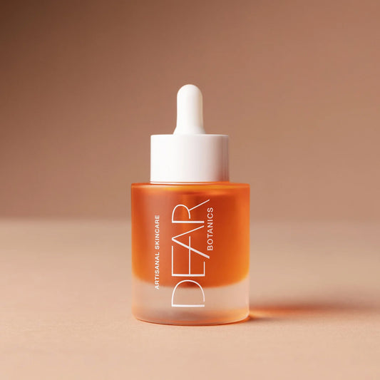 Roses are the queen of flowers, and their essential oil is among the most revered for nurturing and scenting the skin. Blended with other precious oils that support skin regeneration and help maintain youthful elasticity, this formula delivers deep nourishment and radiance.