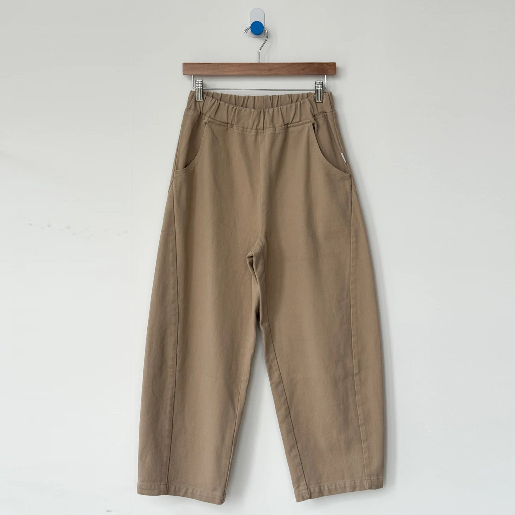 LE BON SHOPPE ARC PANTS have become a daily staple transcending seasons and occasions with thoughtful details like a slightly curved and cropped leg, unique side panels, deep pockets, and elasticated, high waist allow for effortless movement and accessibility.