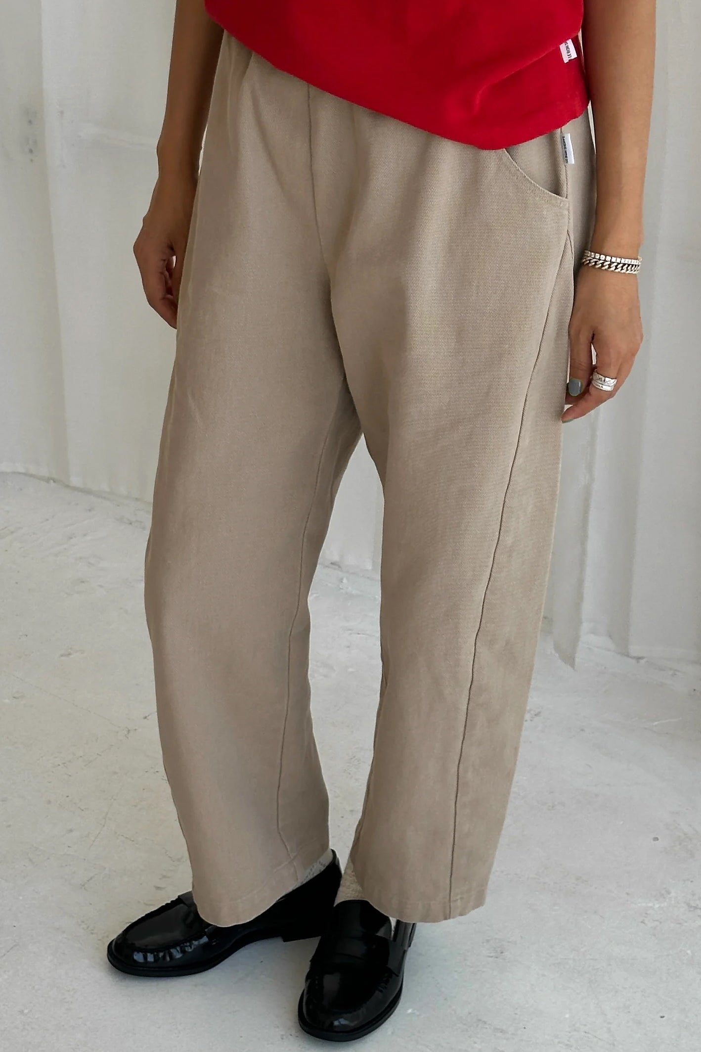 LE BON SHOPPE ARC PANTS have become a daily staple transcending seasons and occasions with thoughtful details like a slightly curved and cropped leg, unique side panels, deep pockets, and elasticated, high waist allow for effortless movement and accessibility.