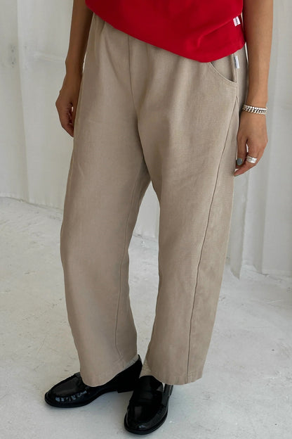 LE BON SHOPPE ARC PANTS have become a daily staple transcending seasons and occasions with thoughtful details like a slightly curved and cropped leg, unique side panels, deep pockets, and elasticated, high waist allow for effortless movement and accessibility.