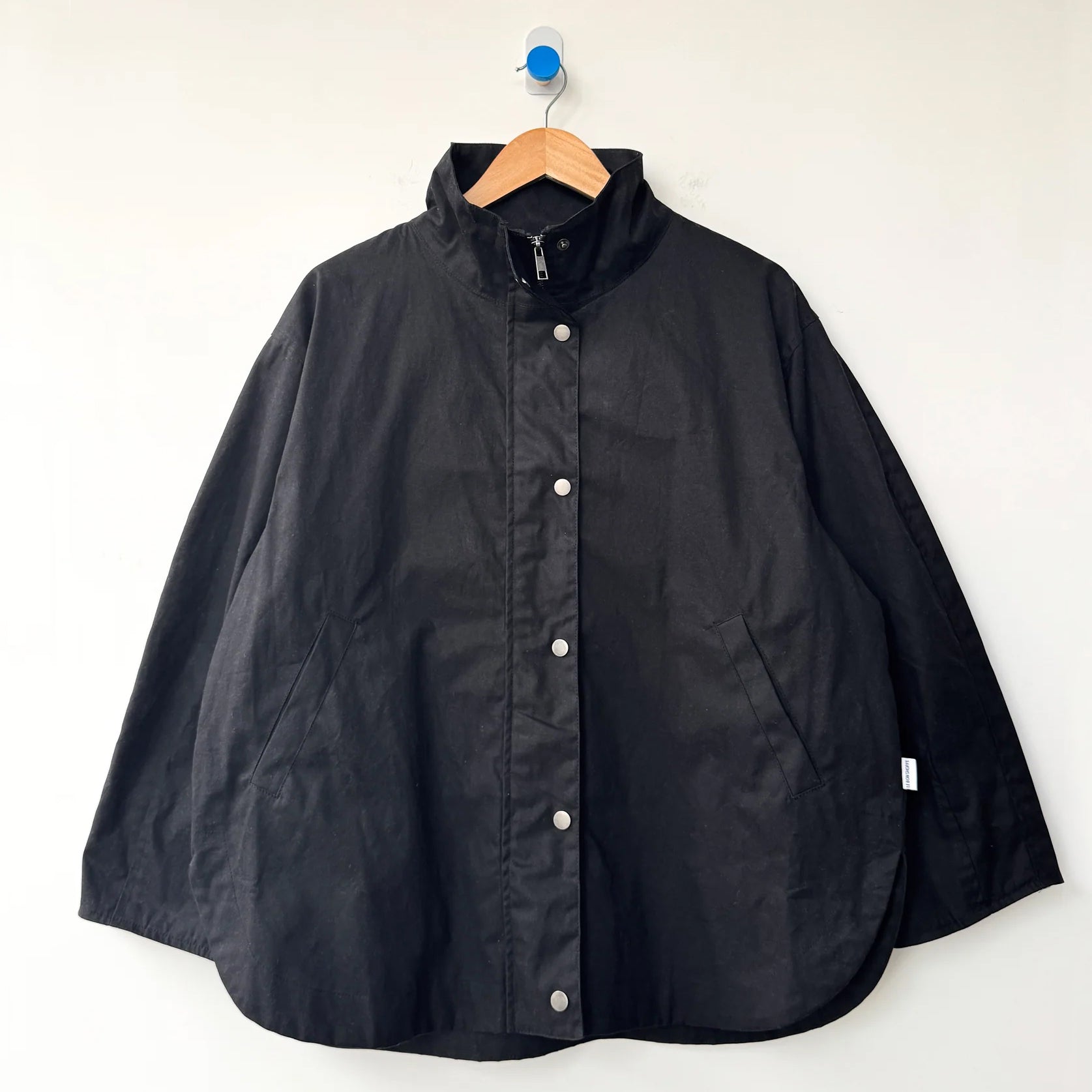 Rain or shine, the Blair fits any wardrobe with a modern silhouette featuring a high funnel neck, roomy barrel sleeves, and a secure zip-and-button front made from durable waxed cotton built to take on light, wet weather.