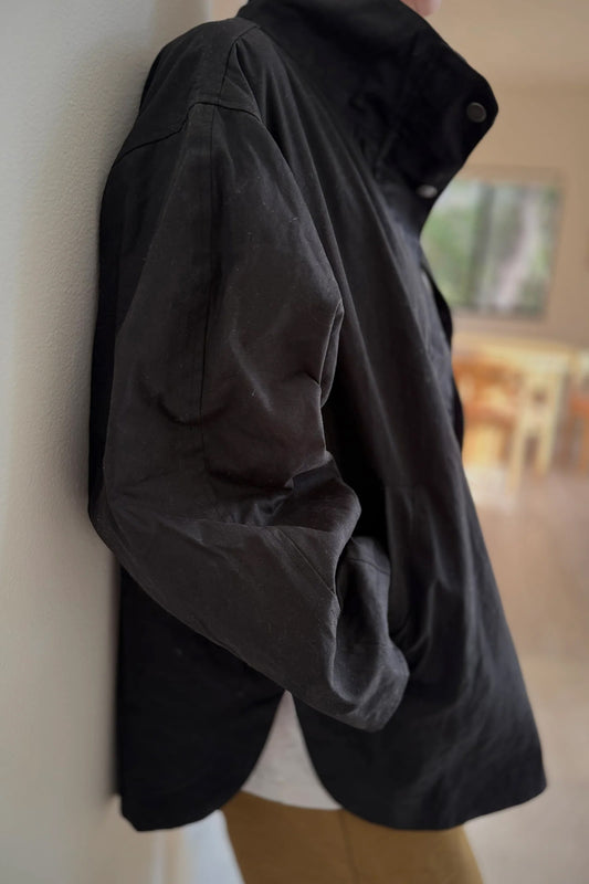 Rain or shine, the Blair fits any wardrobe with a modern silhouette featuring a high funnel neck, roomy barrel sleeves, and a secure zip-and-button front made from durable waxed cotton built to take on light, wet weather.