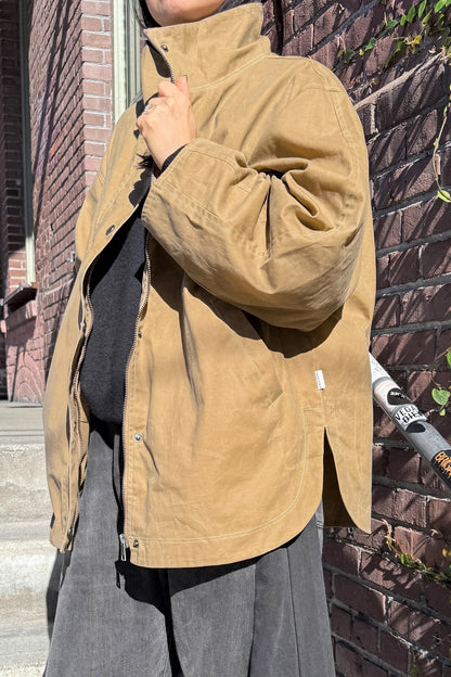 Rain or shine, the Blair fits any wardrobe with a modern silhouette featuring a high funnel neck, roomy barrel sleeves, and a secure zip-and-button front made from durable waxed cotton built to take on light, wet weather.