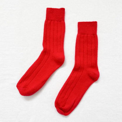 Le Bon Shoppe Classic Cashmere Socks are blended featuring wide ribbing detail and tonal contrasting heel and toe. A revival of a style from the days of tailored clothing and available in Red and Rose Petal.