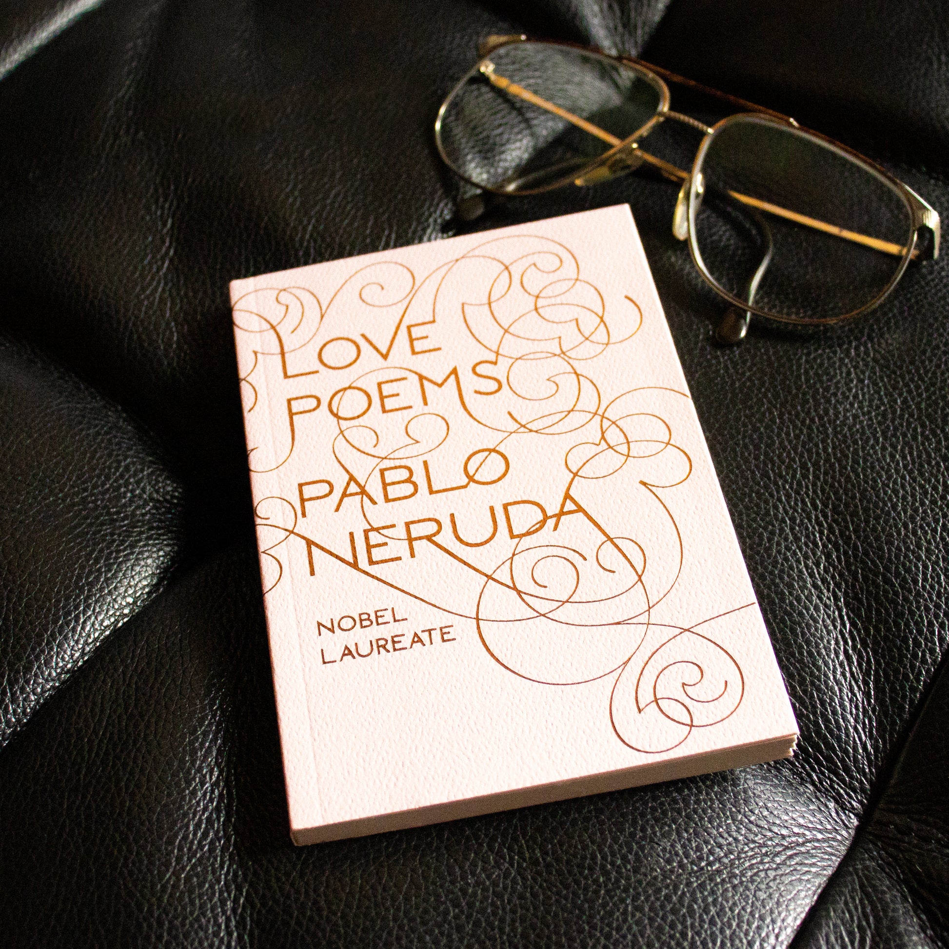 Originally published anonymously in 1952, this collection of sensual and passionate poems re-imagining the world through the prism of a lover's body caused a scandal. Since, they have become the most celebrated of the Chilean writer's Nobel Prize winning work.